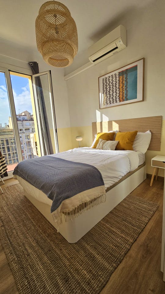  Room 1  -  Spacious Coliving Room in Eixample - Ideal for Students & Professionals  - Gallery -  14
