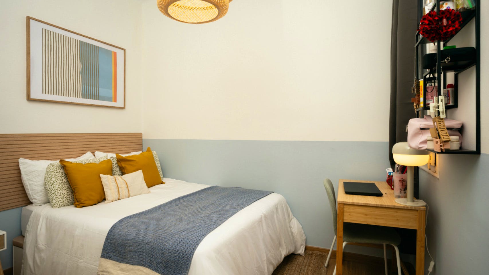  Room 3  -  Spacious Coliving Room in Eixample - Ideal for Students & Professionals  - Gallery -  3