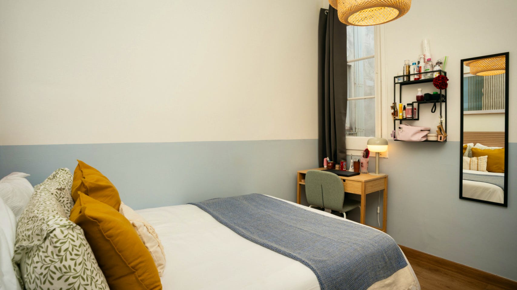 Room 3  -  Spacious Coliving Room in Eixample - Ideal for Students & Professionals  - Gallery -  6