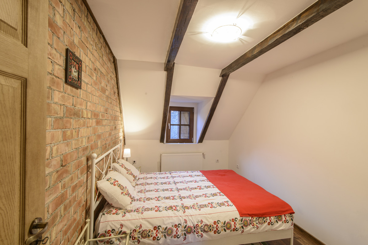 Bedroom 2(Full Room) - Transylvanian Guesthouse near Sibiu - Gallery - 1
