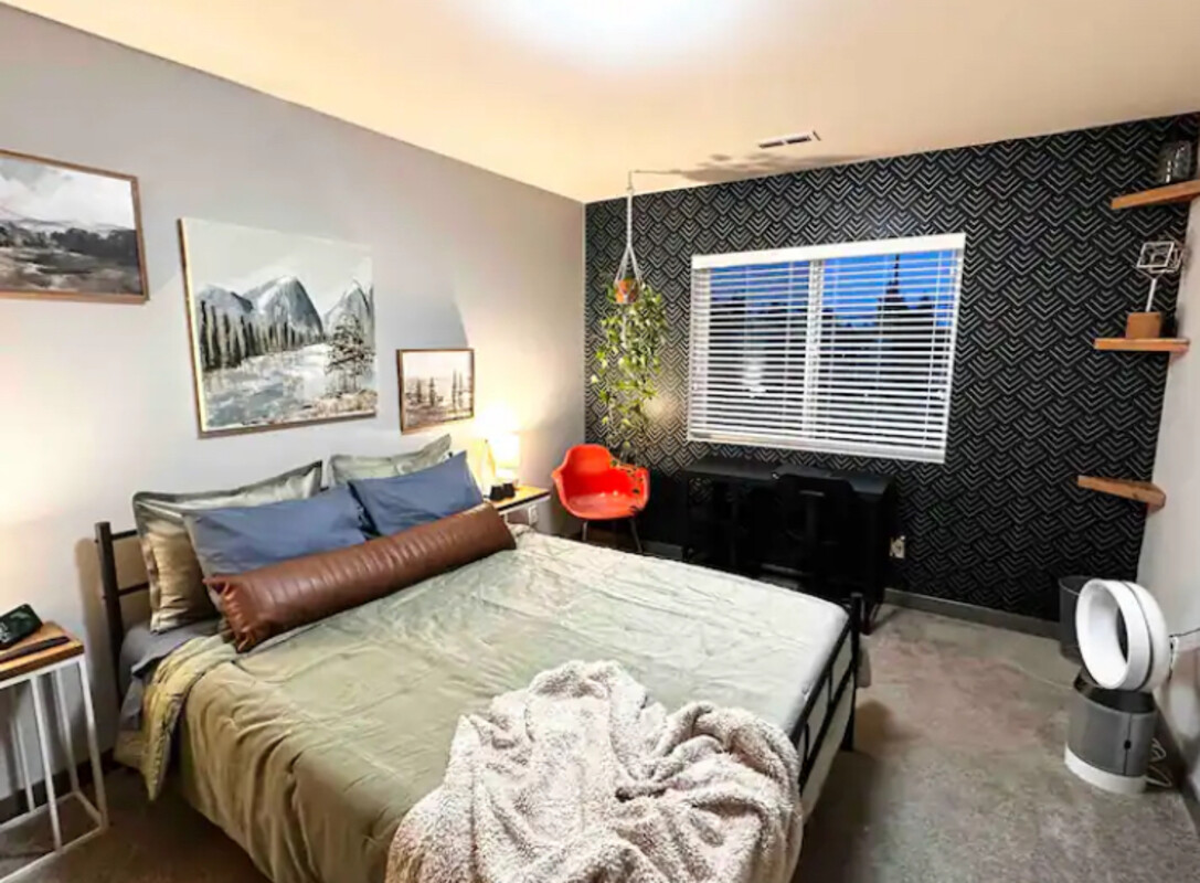 Lovely Queen Room With Access To Entire House(Single Bed) - 1
