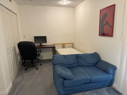 Spacious room for rent  - Gallery - 5