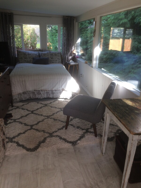  Guest Suite(Full Room)  -  Beachcomber Cottage  - Gallery -  1