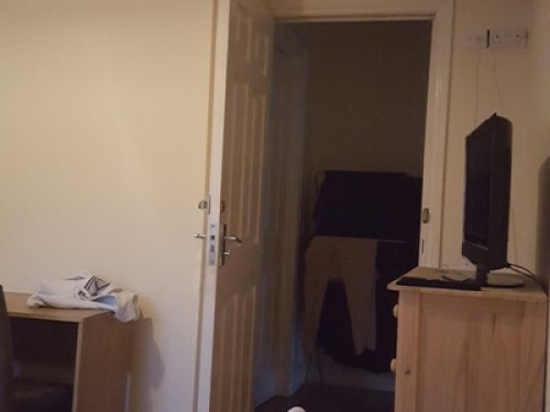 Nice single room in family house