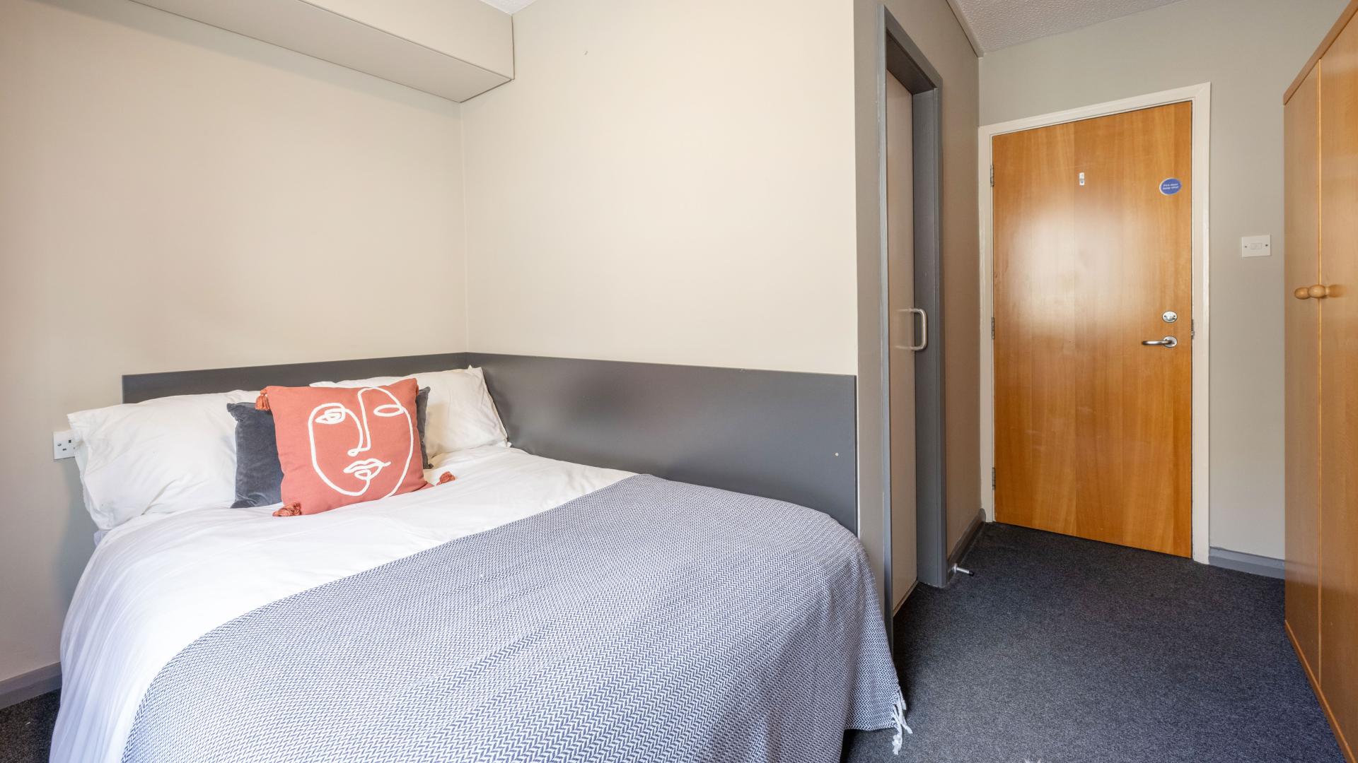 Classic En-Suite - Clarence Dock Village - Gallery - 5