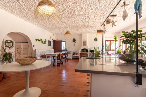 Spacious Twin bedroom, with private bathroom