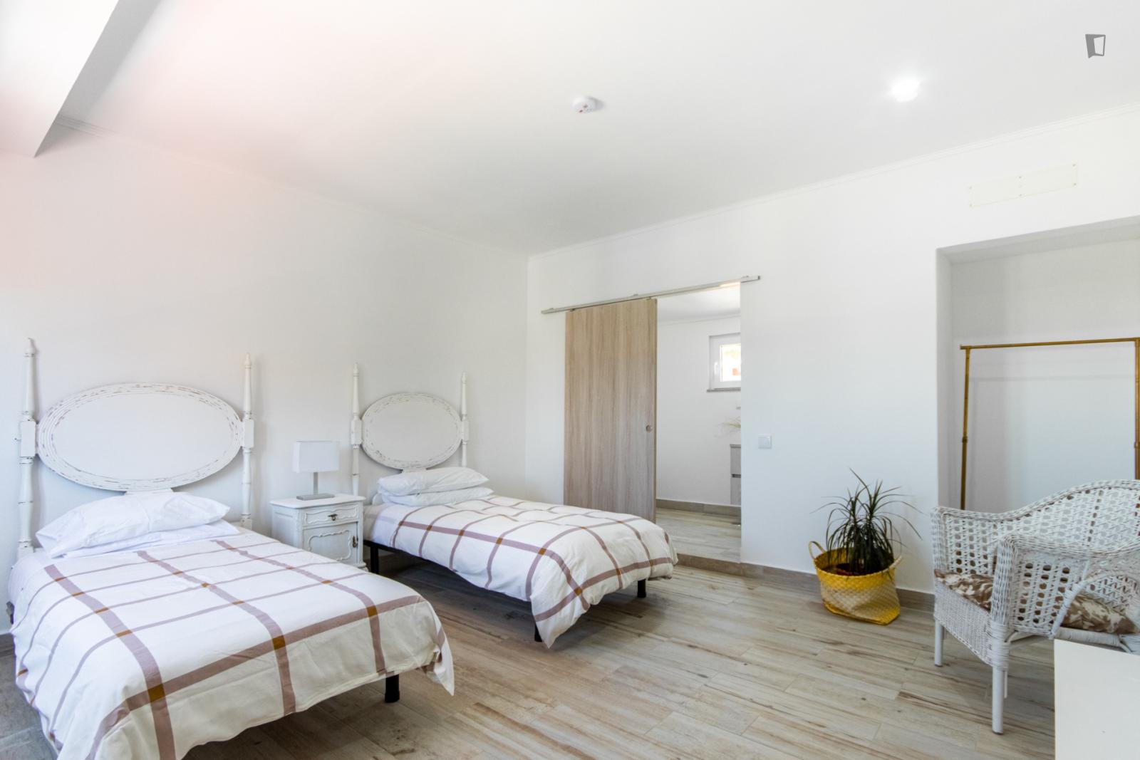  Spacious Twin Bedroom, With Private Bathroom  -  Spacious Twin bedroom, with private bathroom  - Gallery -  1