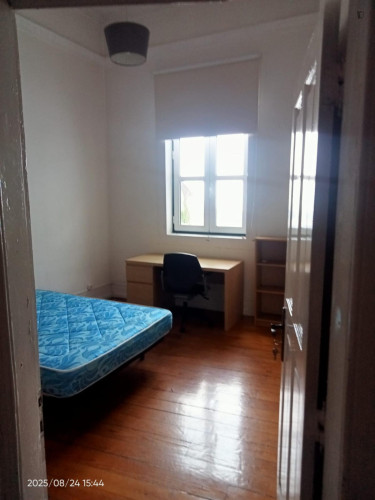 Cozy Single bedroom, with balcony, in 5-bedroom house