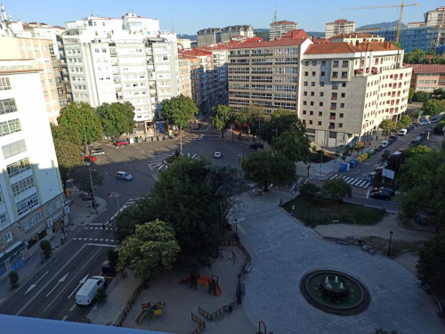 Comfortable double bedroom well connected to the university and the city center