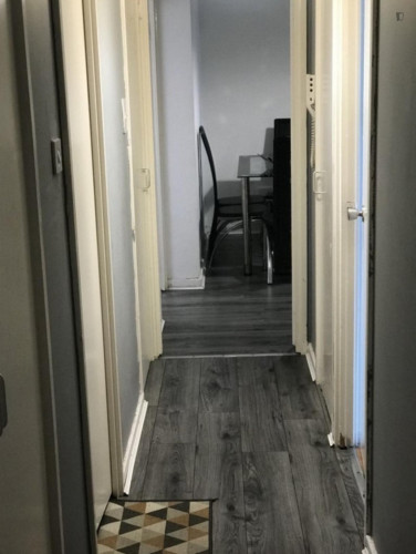 Spacious double bedroom in Dalmarnock