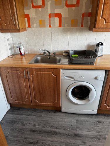 Spacious double bedroom in Dalmarnock