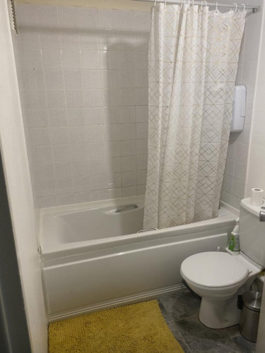 Spacious double bedroom in Dalmarnock