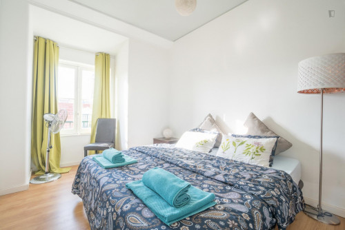 Welcoming suite bedroom in Vistas de Lisboa Hostel - Gallery - 14