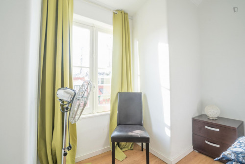 Welcoming suite bedroom in Vistas de Lisboa Hostel - Gallery - 11