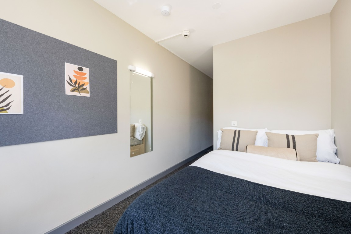 Classic En-Suite - Curzon House - Gallery - 9