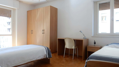 Room in Via Giacomo Matteotti, Trento for 75 m² with 3 bedrooms