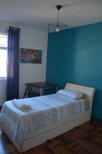 Sunny room in central Curitiba 