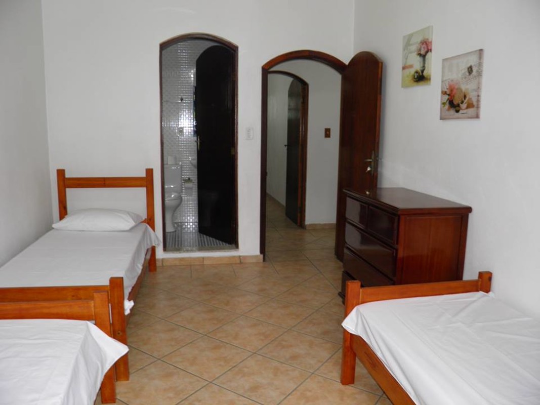 Triple Room With Ensuite(Full Room) - Hostel rooms and individual Coleti - Gallery - 1