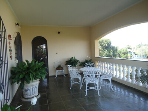 With panoramic views of the city. - Gallery - 6