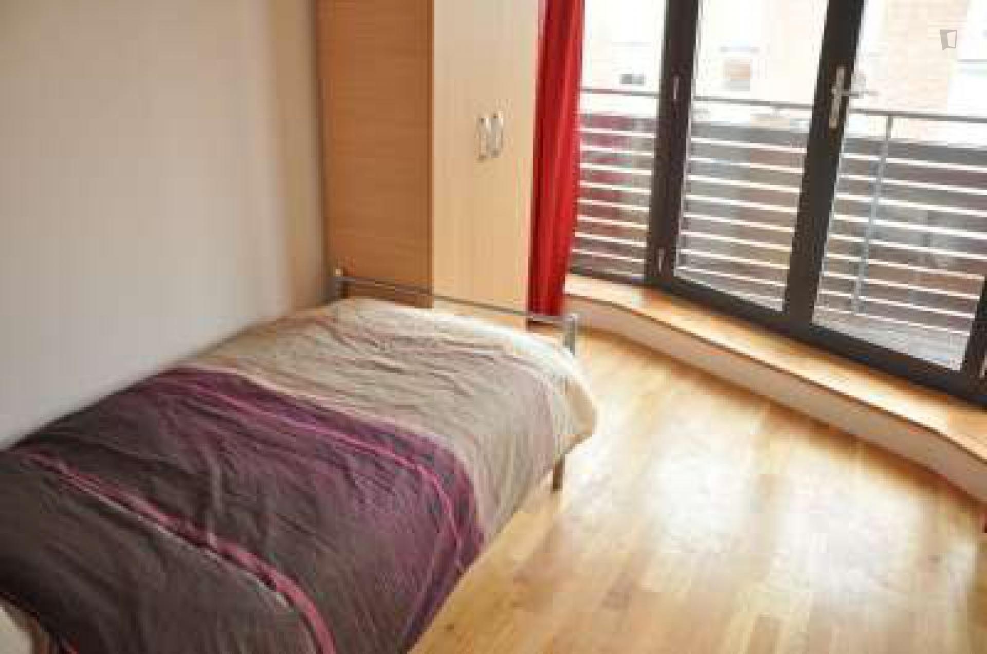 Snug single bedroom close to Canary Wharf