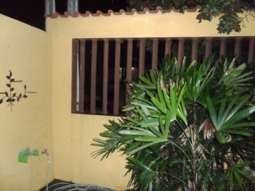 Famil..alegre living near the beach.