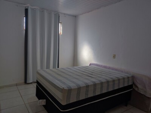 Casa térrea com quintal amplo 