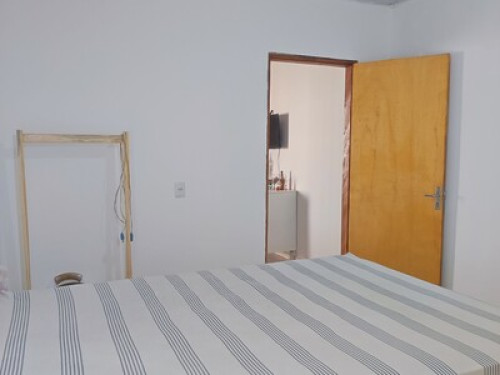 Casa térrea com quintal amplo 