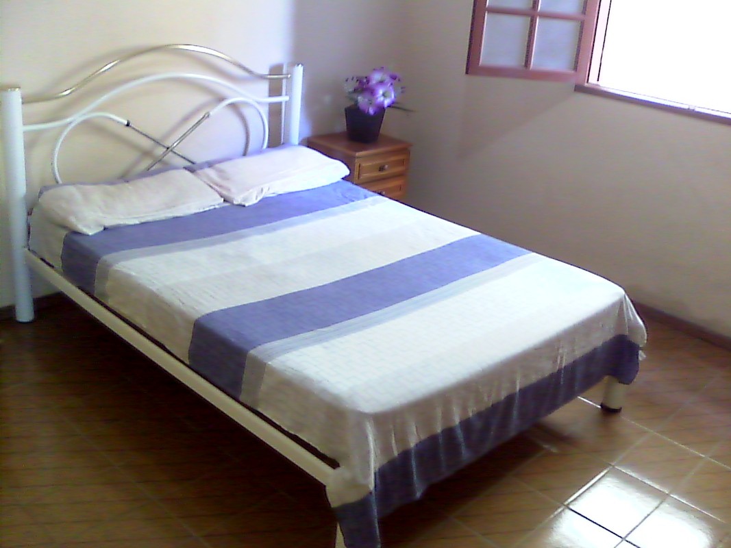 Downstairs Room(Single Bed) - WIDE AND COMFORTABLE HOME - Gallery - 1