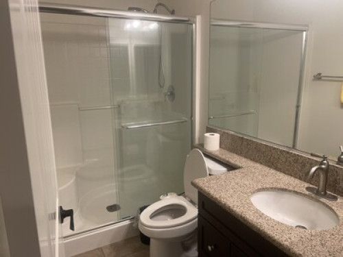 4 bedroom house with 1 room 4 rent
