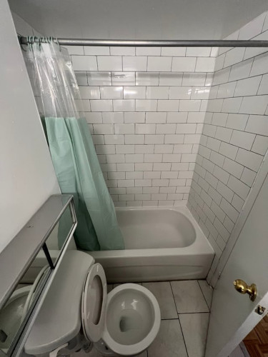 Premium Deluxe - Wellesley St E & Parliament St  - Gallery -  5