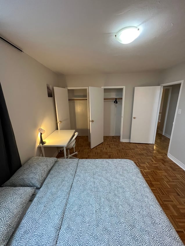 34 - Premium Deluxe - Premium Deluxe - Wellesley St E & Parliament St - Gallery - 9