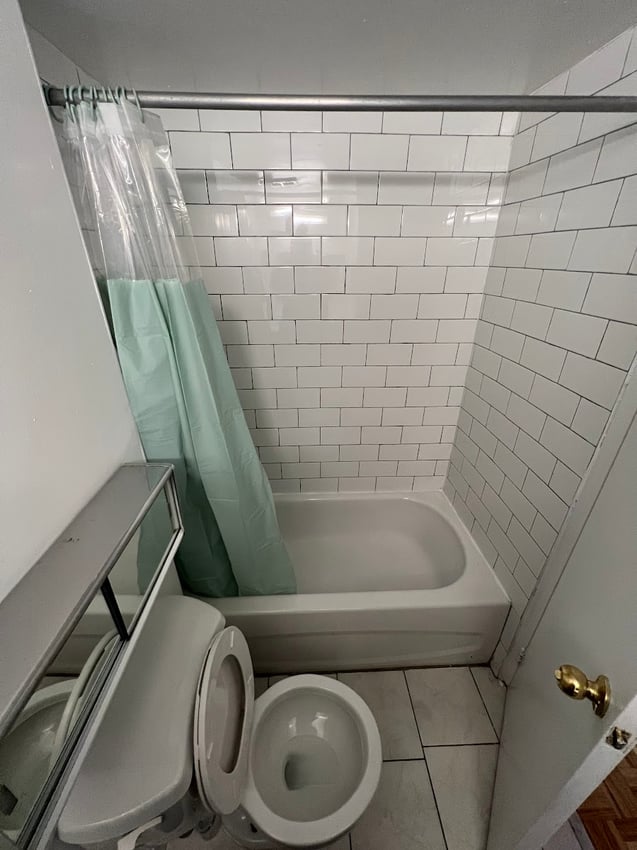 34 - Premium Deluxe - Premium Deluxe - Wellesley St E & Parliament St - Gallery - 5