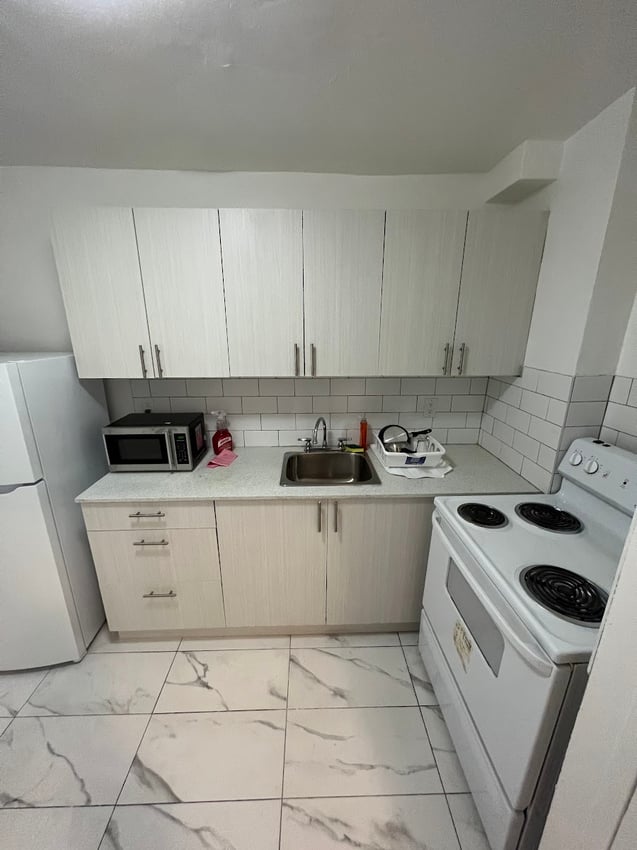  34 - Premium Deluxe  -  Premium Deluxe - Wellesley St E & Parliament St  - Gallery -  2