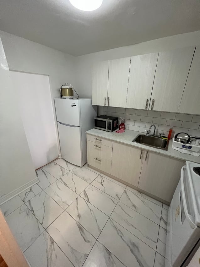 37 - Flex Room - Premium Deluxe - Wellesley St E & Parliament St - Gallery - 1