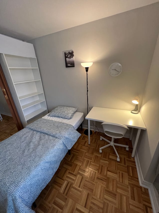  37 - Flex Room  -  Premium Deluxe - Wellesley St E & Parliament St  - Gallery -  6