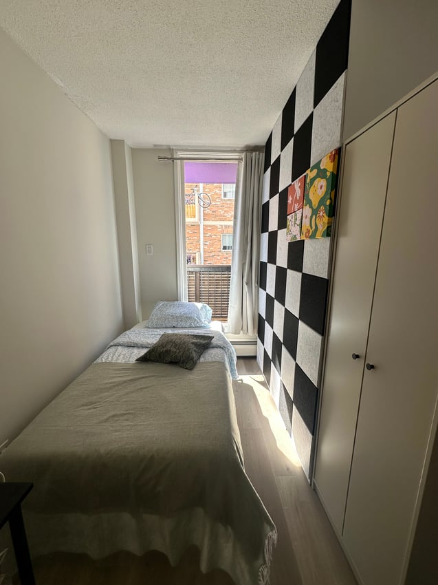 454 - Flex Room With Balcony - Premium Deluxe - 12 Avenue SW & 13 Avenue SW - Gallery - 2