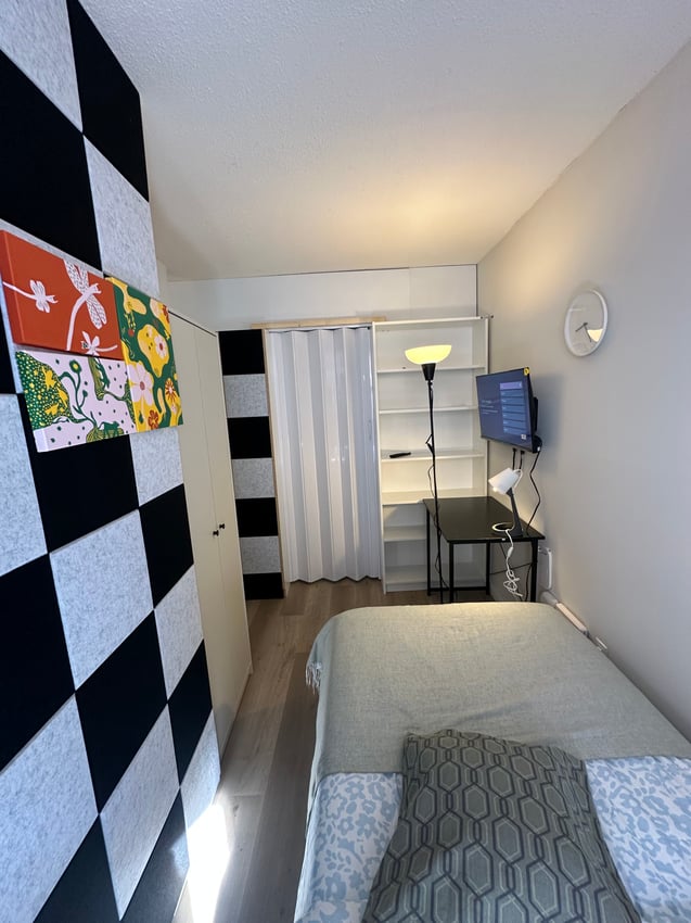 454 - Flex Room With Balcony - Premium Deluxe - 12 Avenue SW & 13 Avenue SW - Gallery - 3