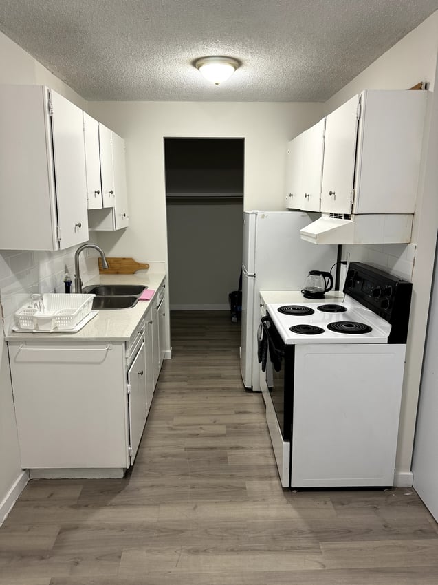  296 - Deluxe Room  -  Ultra Premium Deluxe Room - 12 Avenue SW & 13 Avenue SW  - Gallery -  1