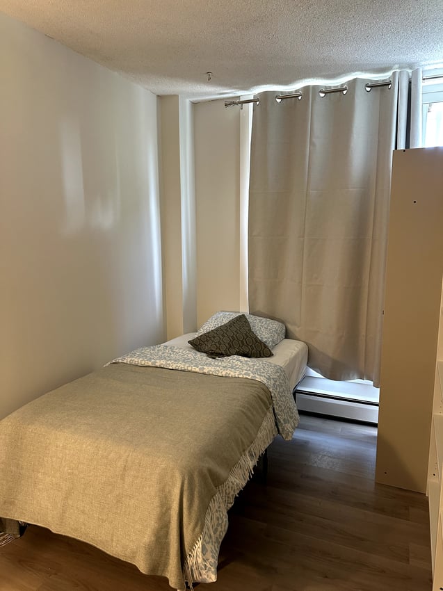  298 - Flex Room  -  Ultra Premium Deluxe Room - 12 Avenue SW & 13 Avenue SW  - Gallery -  4