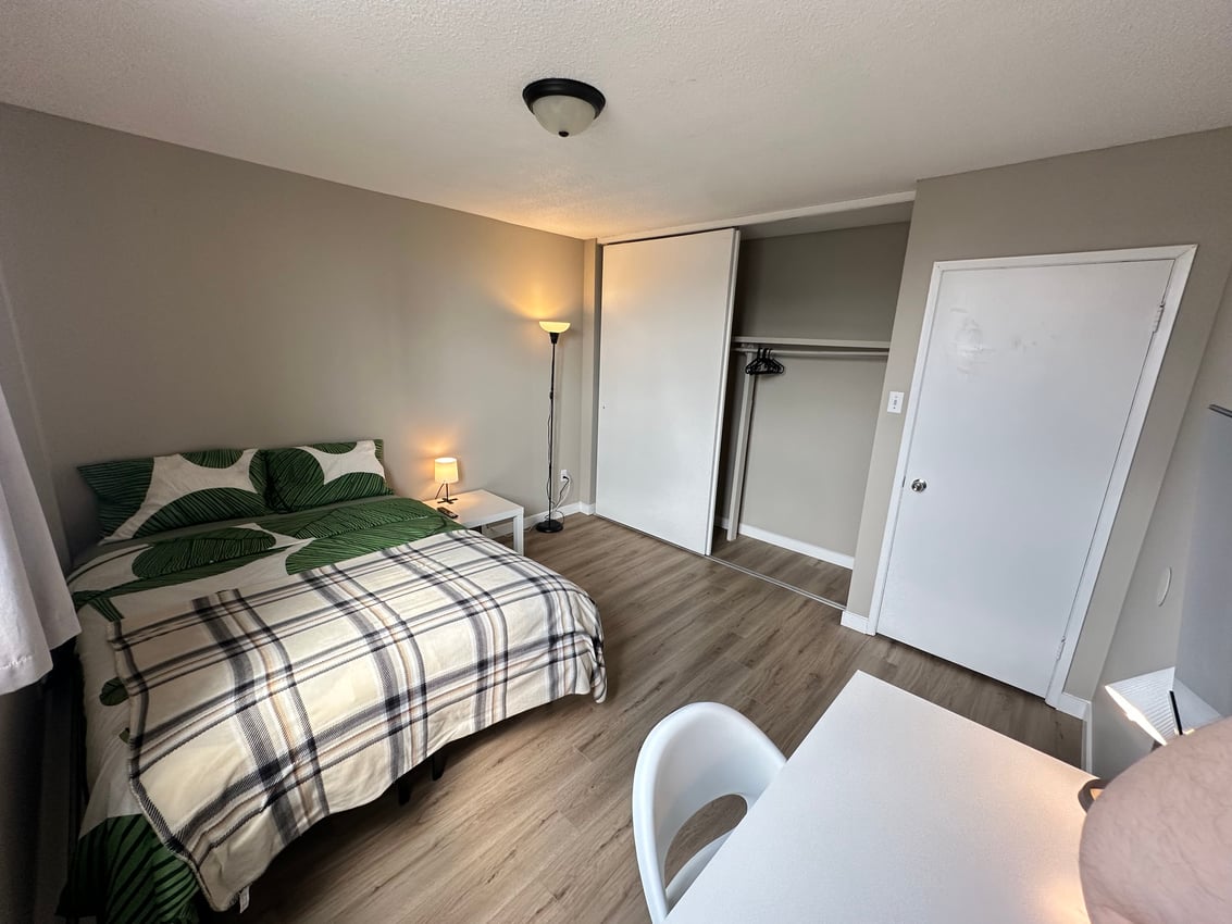  275 - Premium Deluxe  -  Ultra Premium Deluxe Room - 12 Avenue SW & 13 Avenue SW  - Gallery -  5