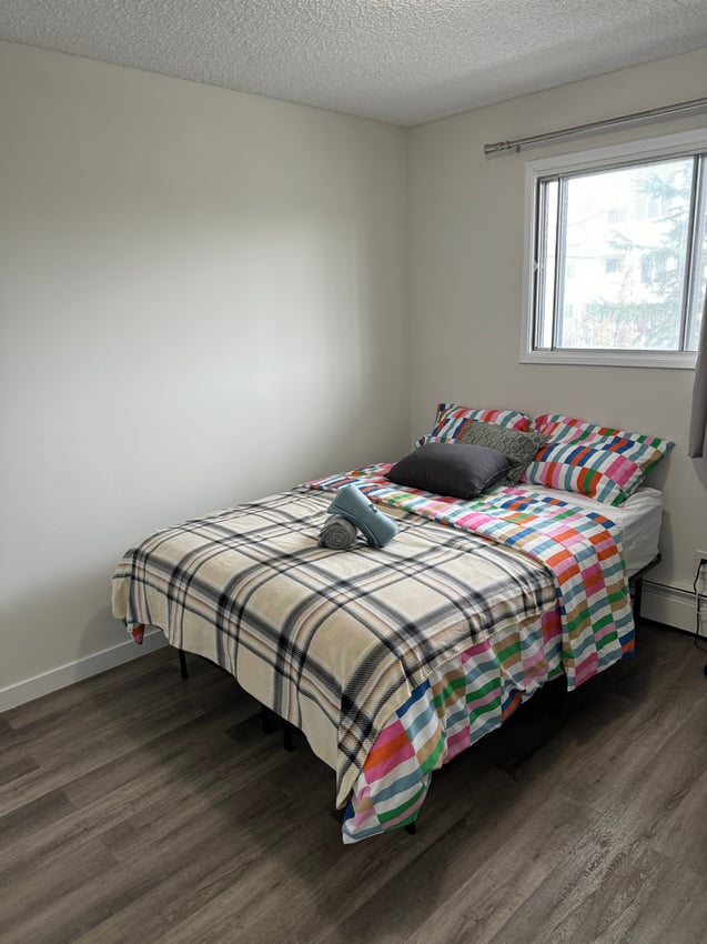  285 - Deluxe Room  -  Premium Deluxe - 11 Avenue SW & 19 Street SW  - Gallery -  6