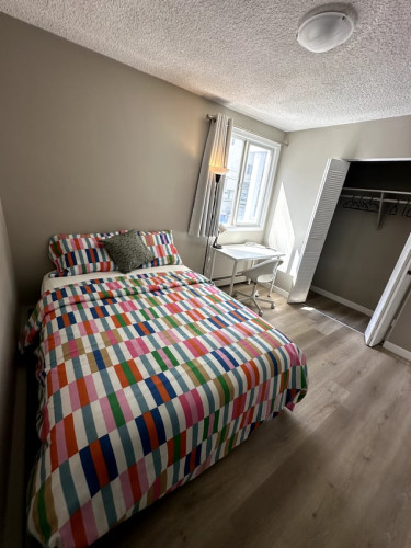 Flex Room with Balcony - 15 Avenue SW & 11 Street SW