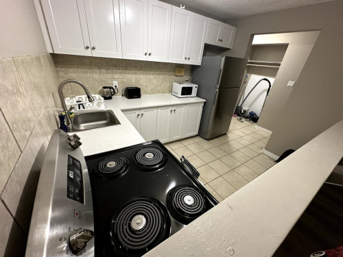 Flex Room with Balcony - 15 Avenue SW & 11 Street SW