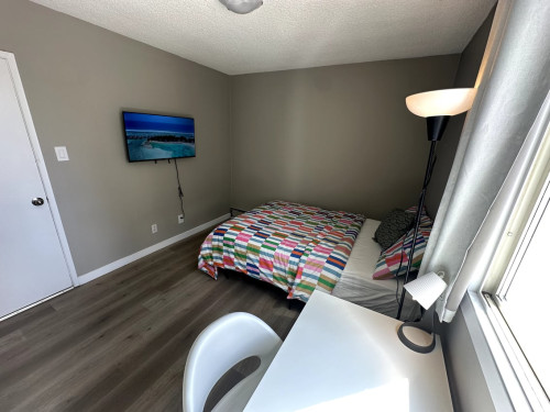 Flex Room with Balcony - 15 Avenue SW & 11 Street SW