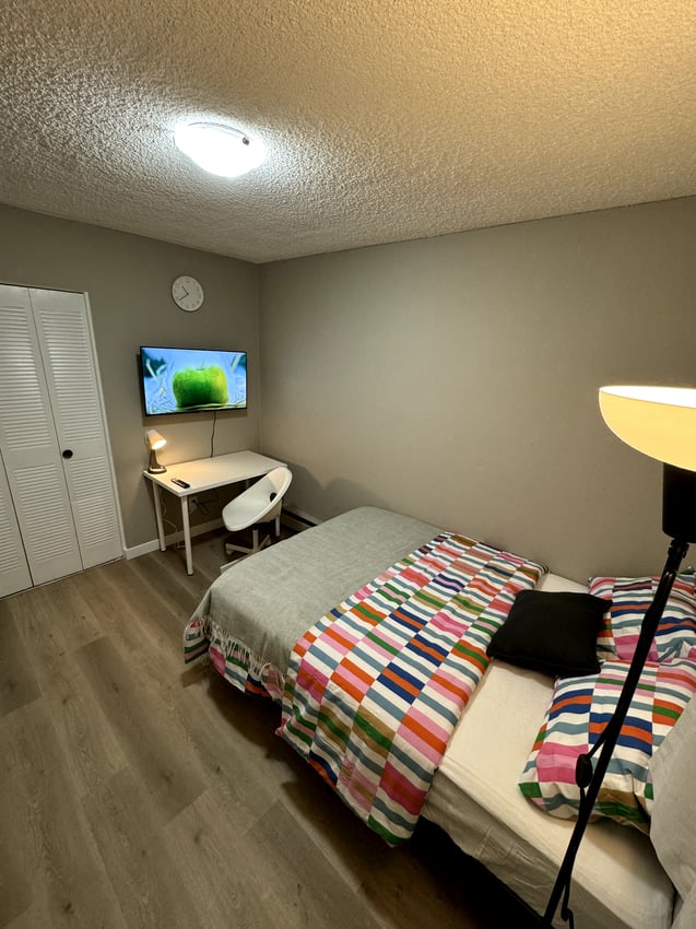 288 - Deluxe Room  -  Premium Deluxe - 15 Avenue SW & 11 Street SW  - Gallery -  5