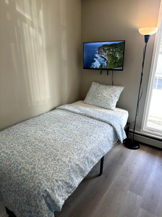  289 - Flex Room With Balcony  -  Premium Deluxe - 15 Avenue SW & 11 Street SW  - Gallery -  3