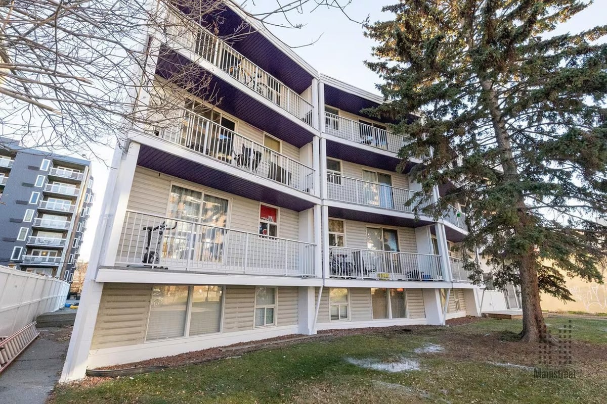 444 - Flex Room With Balcony - 2
