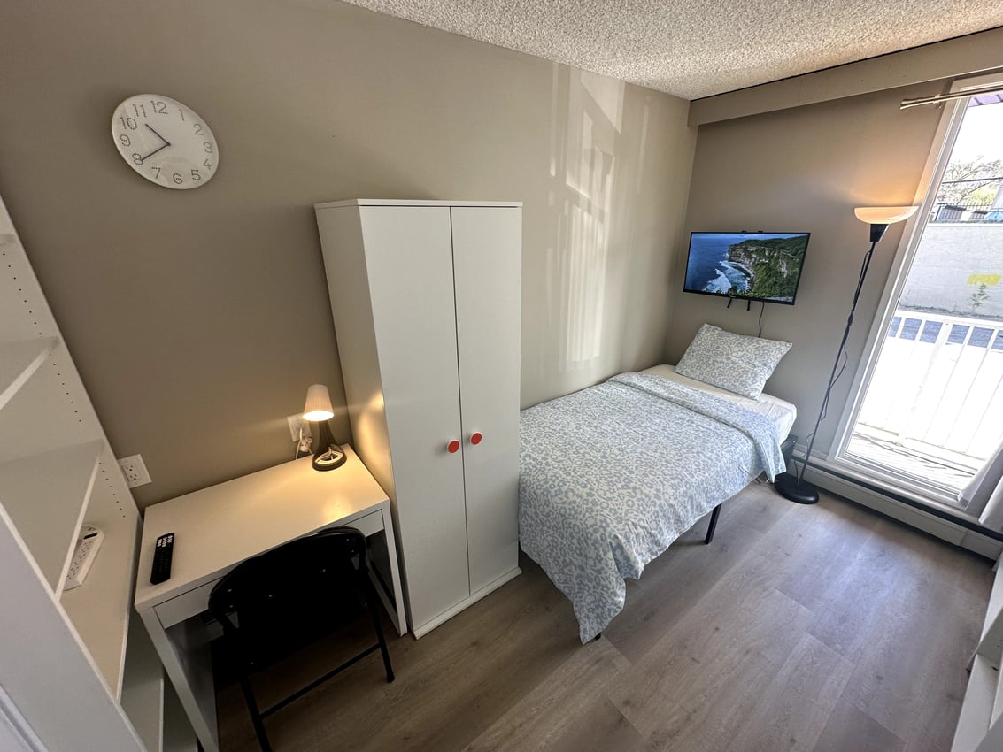  289 - Flex Room With Balcony  -  Flex Room with Balcony - 15 Avenue SW & 11 Street SW  - Gallery -  1