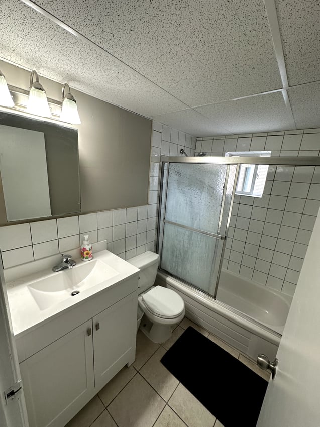  289 - Flex Room With Balcony  -  Flex Room with Balcony - 15 Avenue SW & 11 Street SW  - Gallery -  4