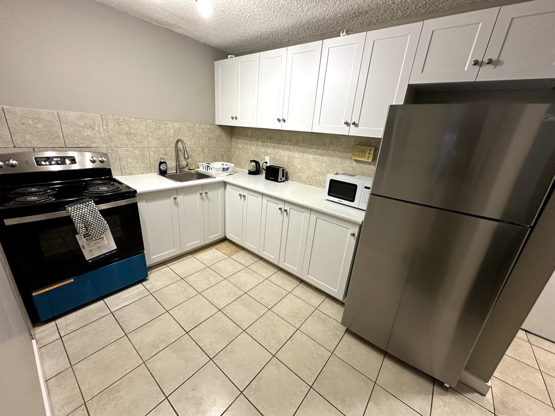  287 - Premium Deluxe  -  Flex Room with Balcony - 15 Avenue SW & 11 Street SW  - Gallery -  7